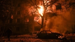 "Кошка вся дрожит, я тоже". В Запорожье в результата удара армии России загорелись многоэтажки, 19 человек ранены