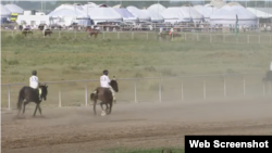 Конные скачки (байга) на мероприятиях к 100-летию Кемеля Токаева в Жетысуской области Казахстана. 2 сентября 2023 года