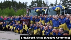 Освобожденные граждане Украины после обмена, состоявшегося 6 мая 2025