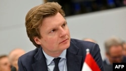 Министр обороны Нидерландов Рубен Брекельманс на встрече Coalition of the Willing ( "Коалиции желающих") в штаб-квартире НАТО в Брюсселе, 10 апреля 2025