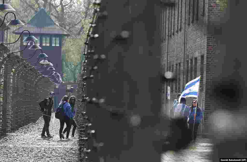 Участники памятных акций на территории бывшего концлагеря &ndash; Освенцима