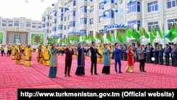 Директивы привести вес в норму в Туркменистане раньше получали сотрудники полиции, а теперь — деятели культуры и искусства