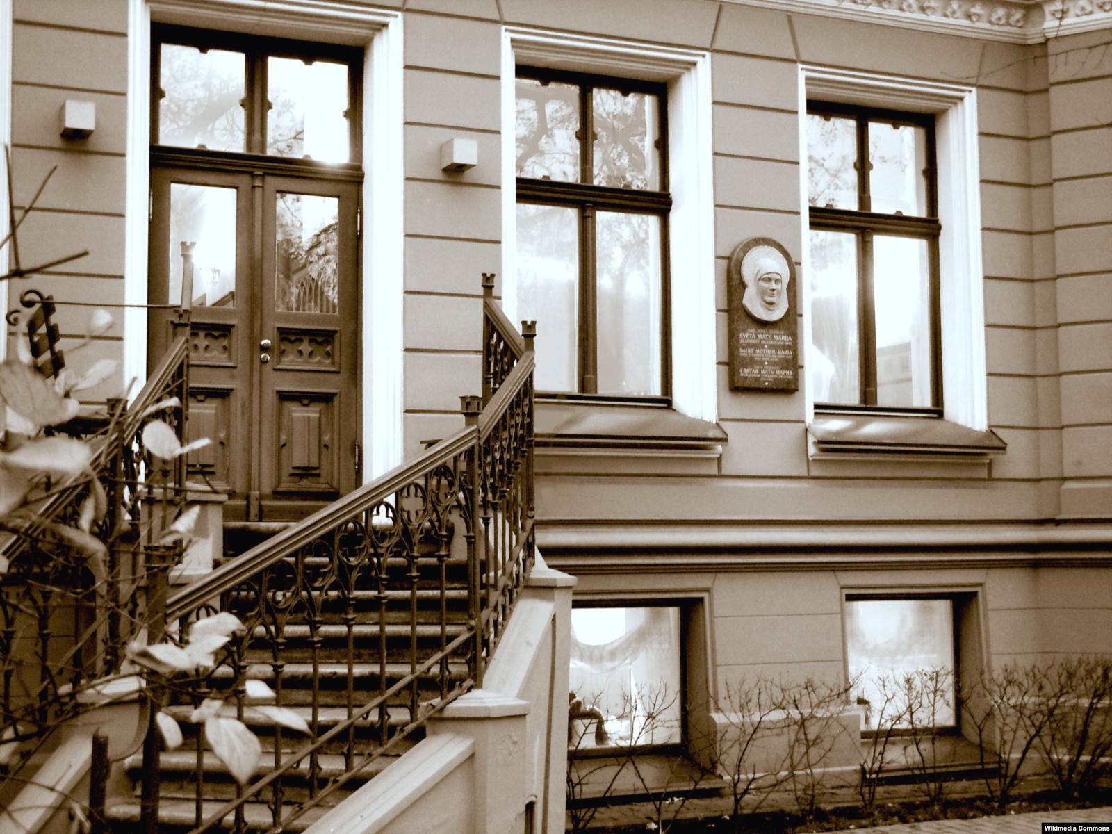 Мемориальная доска матери Марии. Рига, дом Тизенгаузенов. (В нем Елизавета Пиленко родилась в 1891 году). Фото: Wikimedia Commons