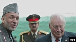 Президент Афганистана Хамид Карзай с Диком Чейни в 2007 году