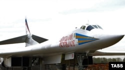 Стратегический бомбардировщик Ту-160, по некоторым данным, самый крупный и мощный сверхзвуковый самолет в истории военной авиации