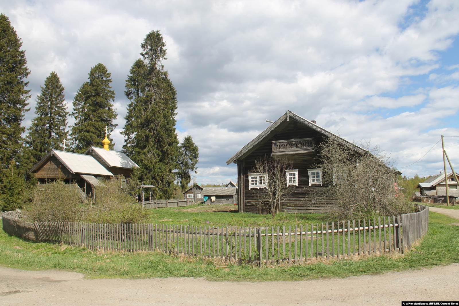 Часовня и дома Кинермы. Фото: Алла Константинова