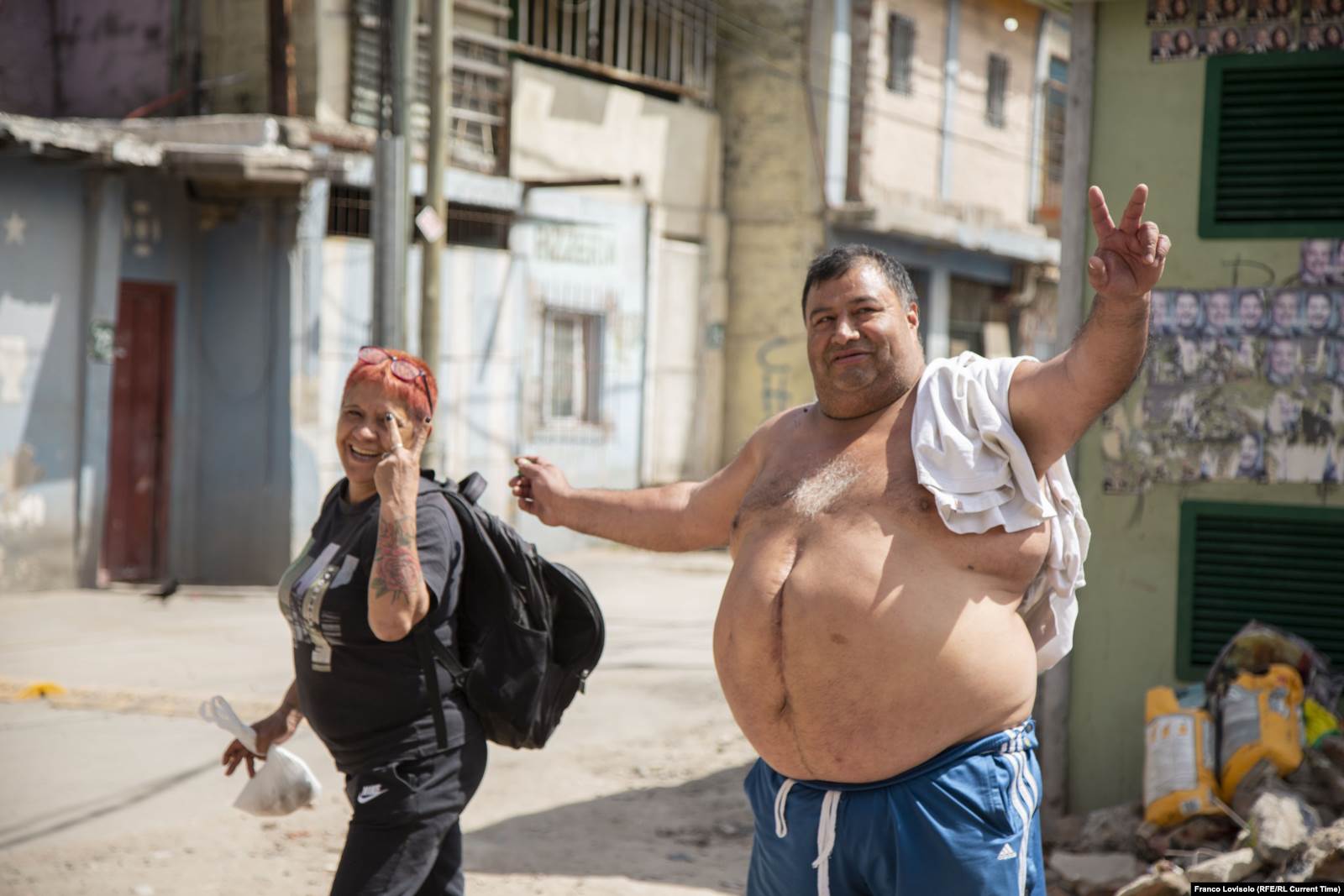 Жители вищи охотно идут на контакт с волонтёрами и журналистами, но не любят туристов, которые приходят с вооружённой охраной посмотреть на жителей трущоб. Фото: Франко Ловисоло