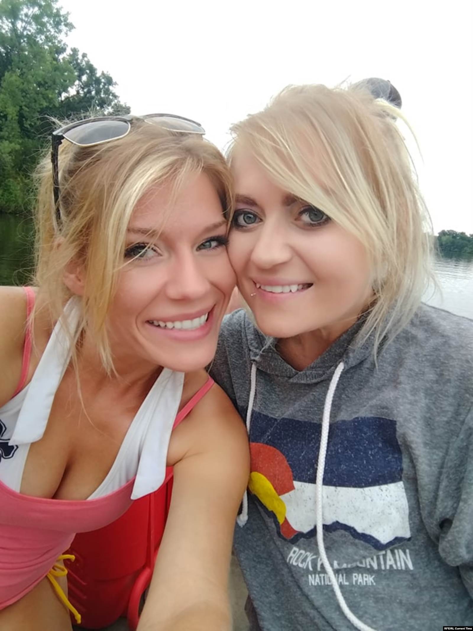 Маша и ее старшая сестра Вика. Фото: личный архив