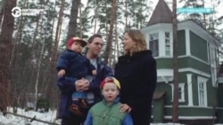 "Едва ли мы были бы сейчас в эфире, если бы не его поддержка". Журналисты вспоминают отца-основателя российского медиарынка Дерка Сауэра