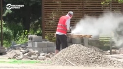 Жители Алматы раскритиковали чиновников за то, что в городе меняют новую брусчатку на еще более новую