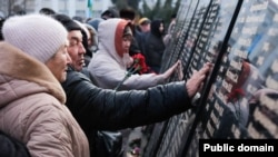 Открытие мемориала в память о погибших на войне против Украины. Астрахань, 24 февраля 2025 года