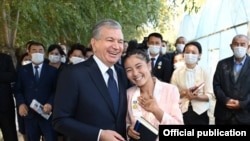 Президент Узбекистана Шавкат Мирзиёев в Бозатауском районе Каракалпакстана