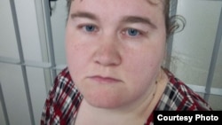 Активистка Екатерина Фатьянова, осужденная к 2 годам работ за "дискредитацию" российской армии