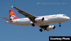 Самолет Садыра Жапарова оформлен в национальных цветах, с изображением головы беркута на киле