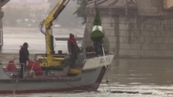 В Венгрии перевернулся катер с туристами