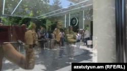  Силовики в офисе ЗАО "Электрические сети Армении"